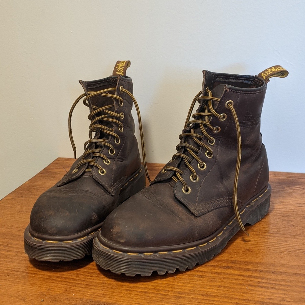 Authentic Dr. Martens Boots Women's 7 1/2 , 7.5